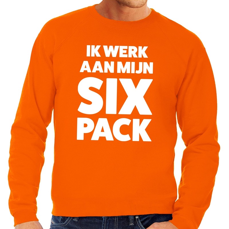 Ik werk aan mijn SIX Pack tekst sweater oranje voor heren