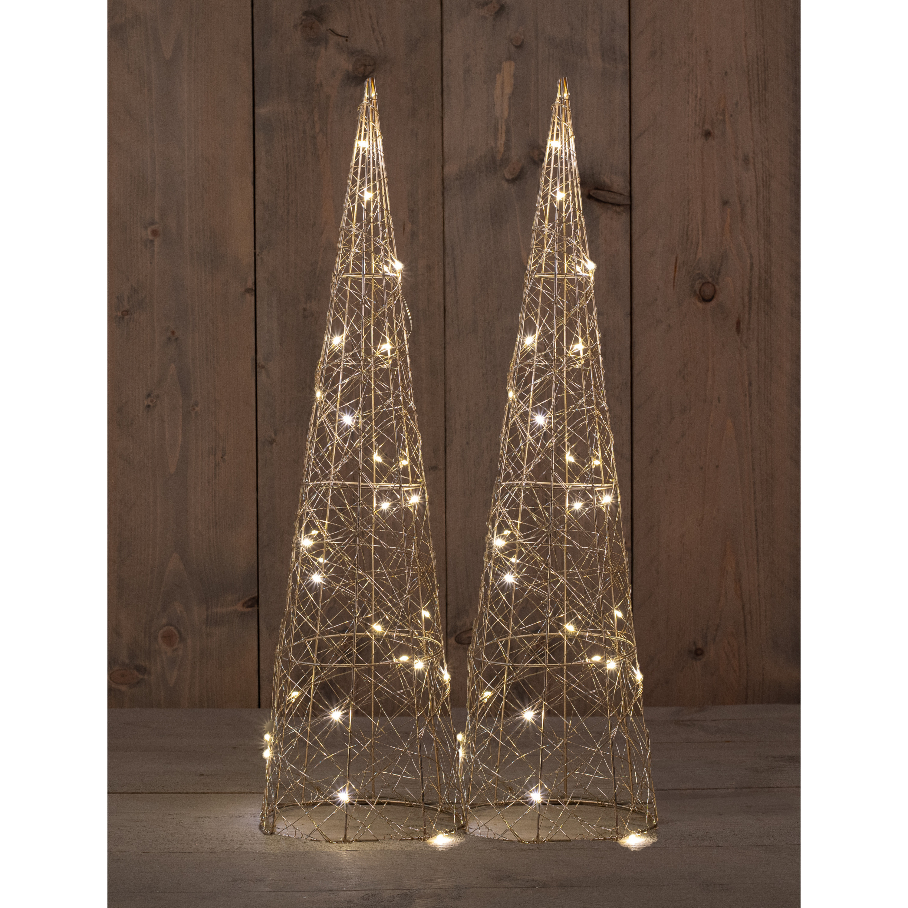 LED verlichte kegel kerstbomen- 2x st goud 30 leds H60 metaal timer