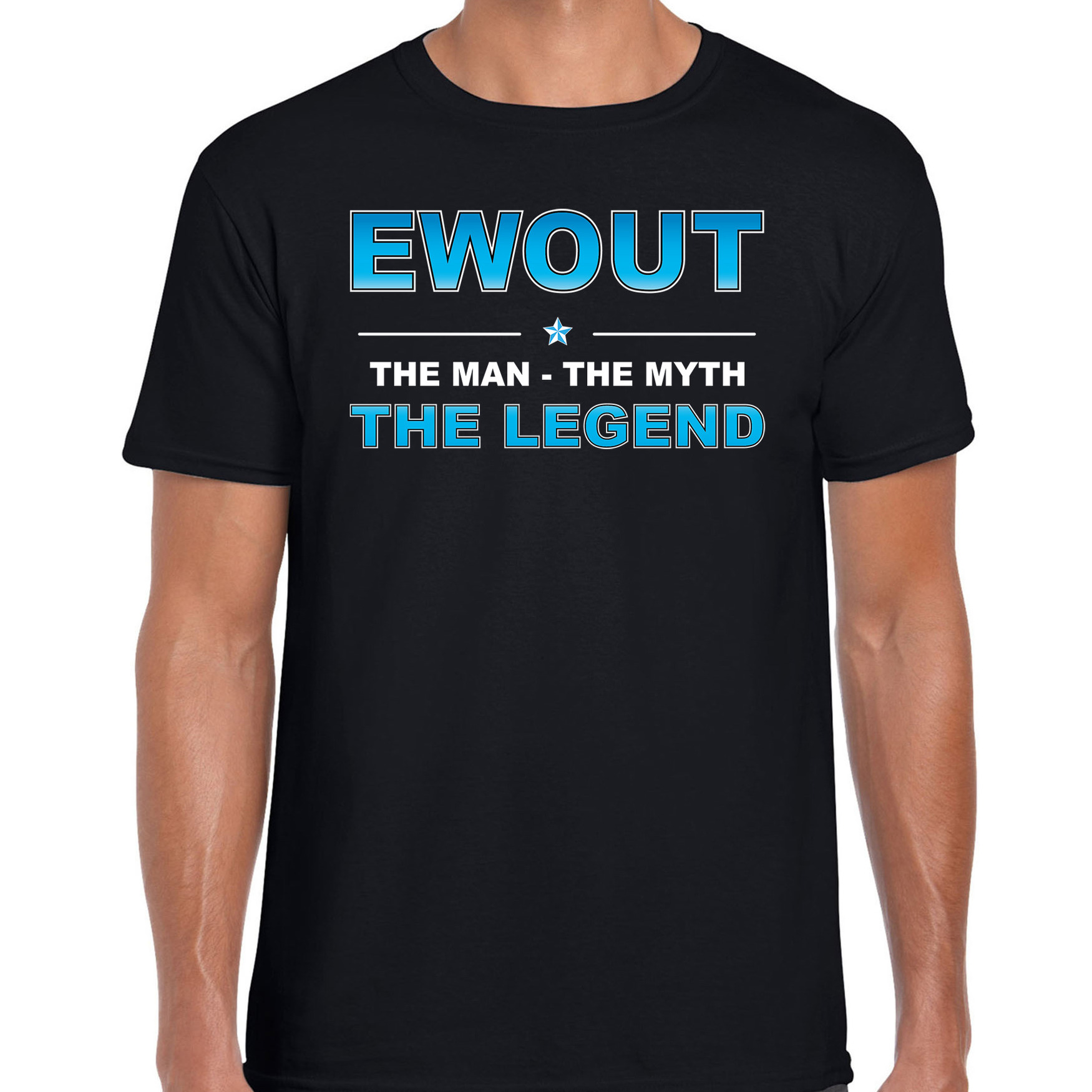 Naam cadeau t-shirt Ewout - the legend zwart voor heren