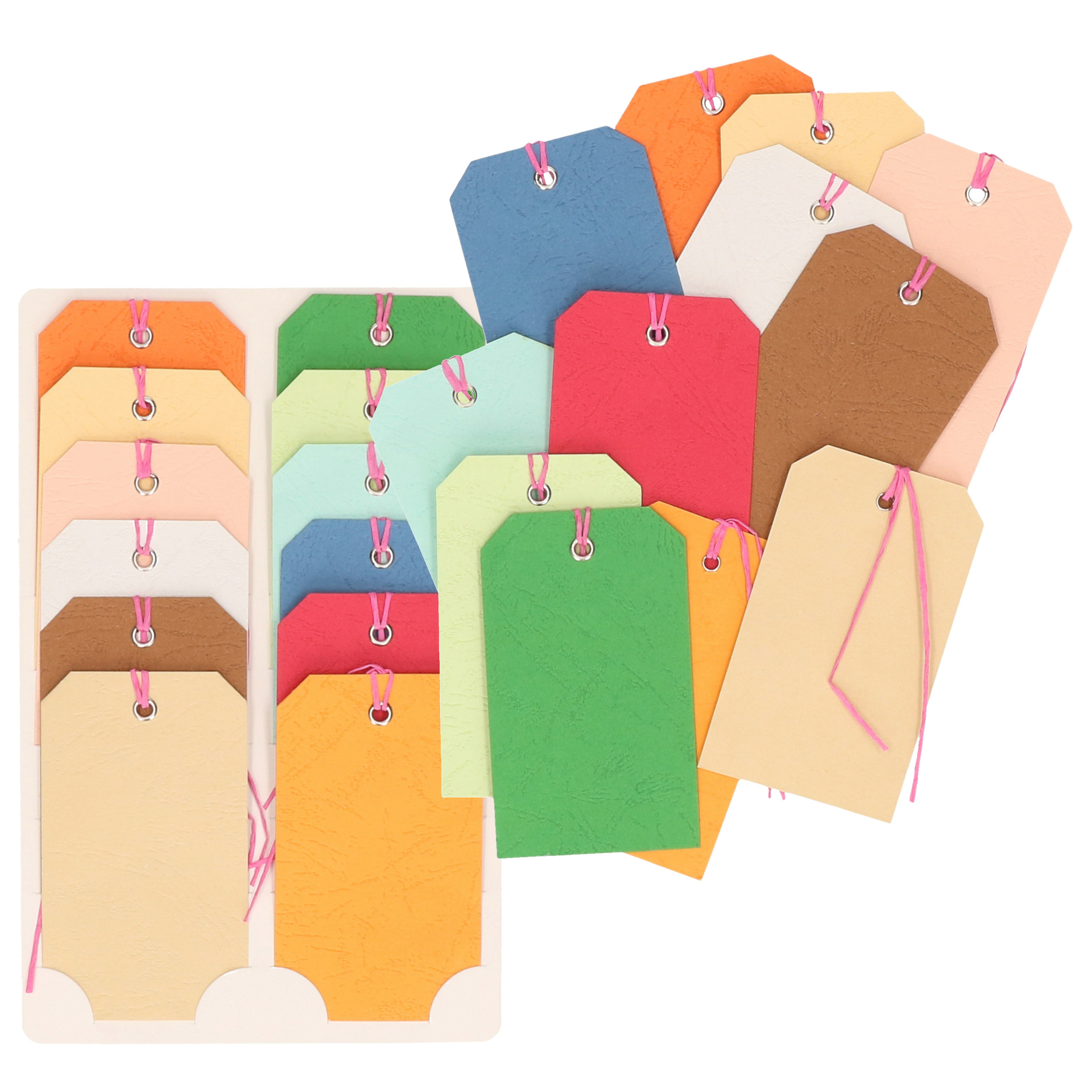 Setje van 36x gekleurde cadeau tags/labels kraftpapier/karton aan een touwtje 5,5 x 10 cm -