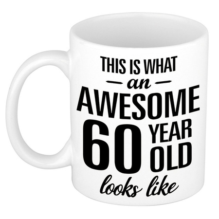 Cadeau verjaardag 60 jaar vrouw set - Fleece plaid/deken panter print met Awesome 60 year mok