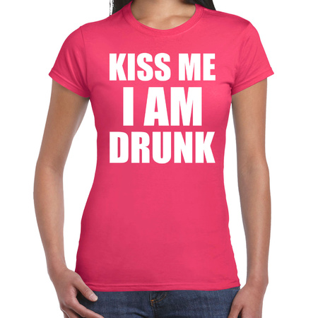 Fun t-shirt kiss me I am drunk roze voor dames