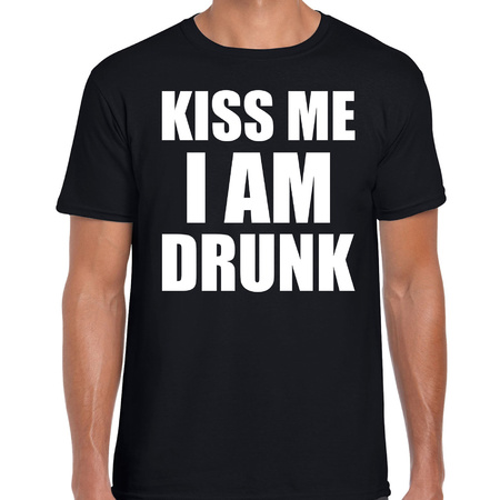 Fun t-shirt kiss me I am drunk zwart voor heren