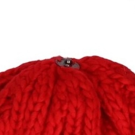 Gebreide kabel wintermuts rood met pompon voor dames