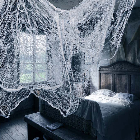 Horror/halloween deco wand/muur/plafond gordijn stof - wit - 76 x 228 cm - griezel uitstraling