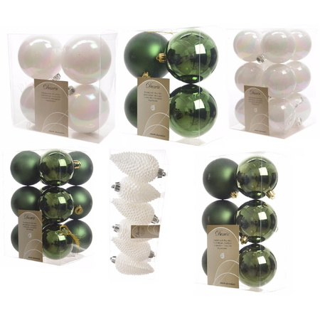 Kerstversiering kunststof kerstballen mix parelmoer wit/donkergroen 6-8-10 cm pakket van 44x stuks