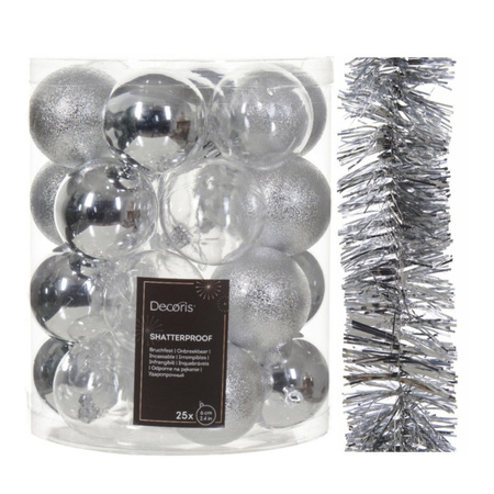 Kerstversiering set - zilver - kerstballen 6 cm en kerstslinger - kunststof