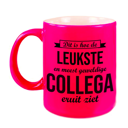Leukste en meest geweldige collega cadeau koffiemok / theebeker neon roze 330 ml
