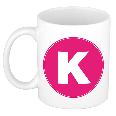 Mok / beker met de letter K roze bedrukking voor het maken van een naam / woord of team