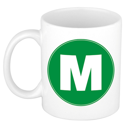 Mok / beker met de letter M groene bedrukking voor het maken van een naam / woord of team
