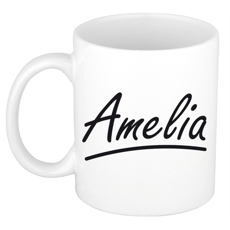 Naam cadeau mok / beker Amelia met sierlijke letters 300 ml