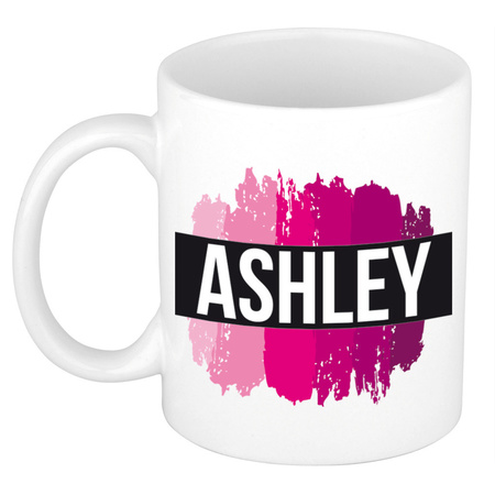 Naam cadeau mok / beker Ashley  met roze verfstrepen 300 ml