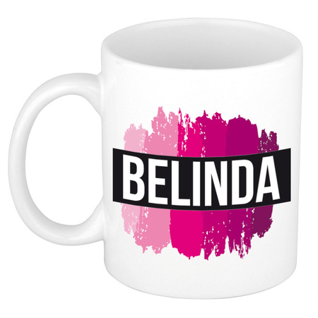 Naam cadeau mok / beker Belinda  met roze verfstrepen 300 ml