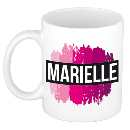Naam cadeau mok / beker Marielle  met roze verfstrepen 300 ml