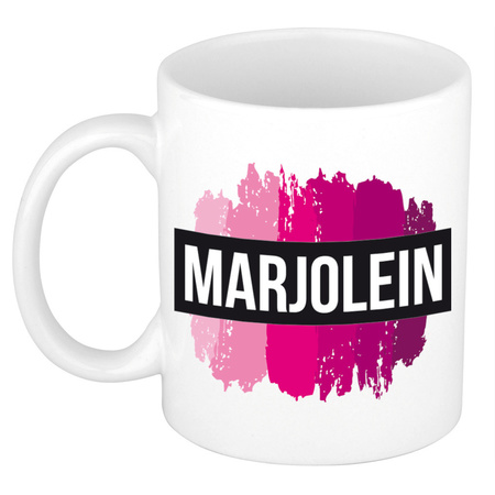 Naam cadeau mok / beker Marjolein  met roze verfstrepen 300 ml