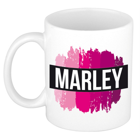 Naam cadeau mok / beker Marley  met roze verfstrepen 300 ml