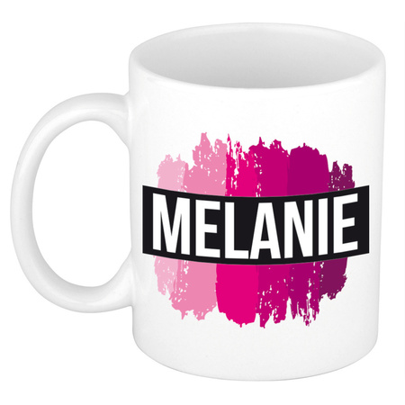 Naam cadeau mok / beker Melanie  met roze verfstrepen 300 ml