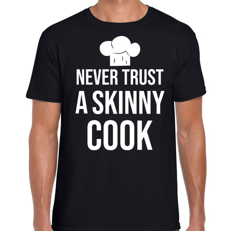 Never trust a skinny cook bbq / barbecue cadeau t-shirt zwart voor heren