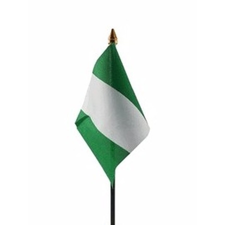 Nigeria tafelvlaggetje 10 x 15 cm met standaard