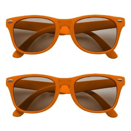 Set van 10x stuks zonnebrillen oranje plastic montuur voor volwassenen